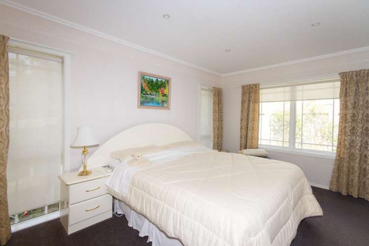 14 Lithgow Drive Otamatea_10