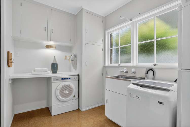 2/33 Gulf View Road Murrays Bay_20