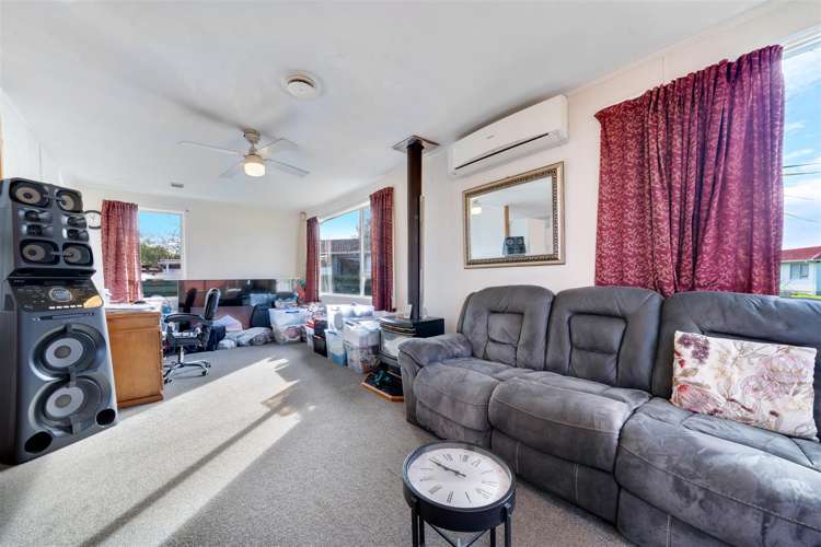 7 Lipton Grove Opaheke_12