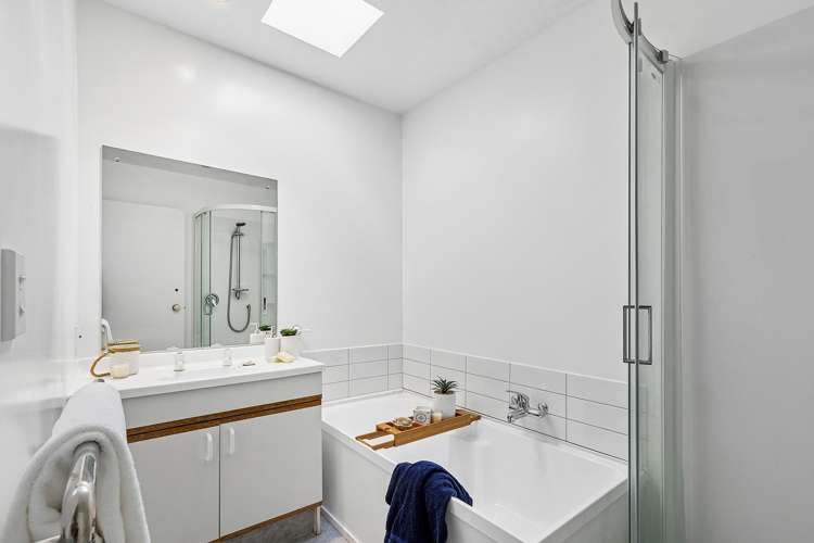 2/2 Goring Street Thorndon_10