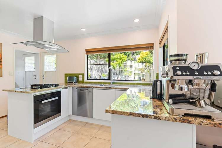 1/553 East Coast Road Browns Bay_9