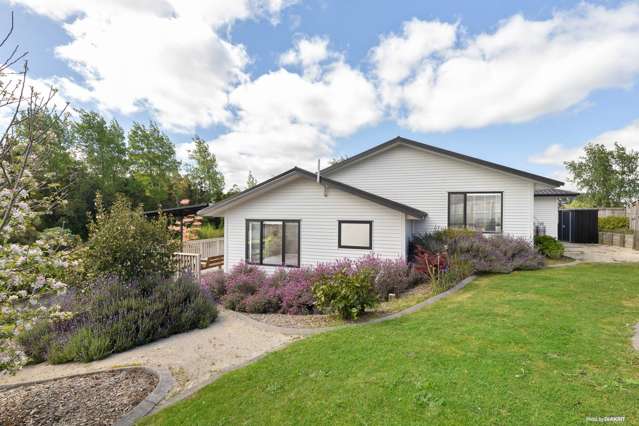 Established Beauty, Bush Views & Modern Comfort