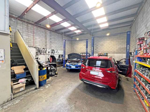 VERSATILE UNIT FOR LEASE