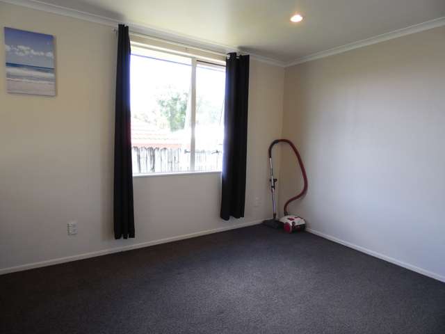 24 Selak Place Glen Eden_4