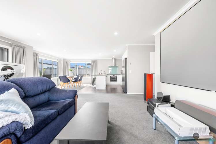 8 Grovedale Square Wainuiomata_11