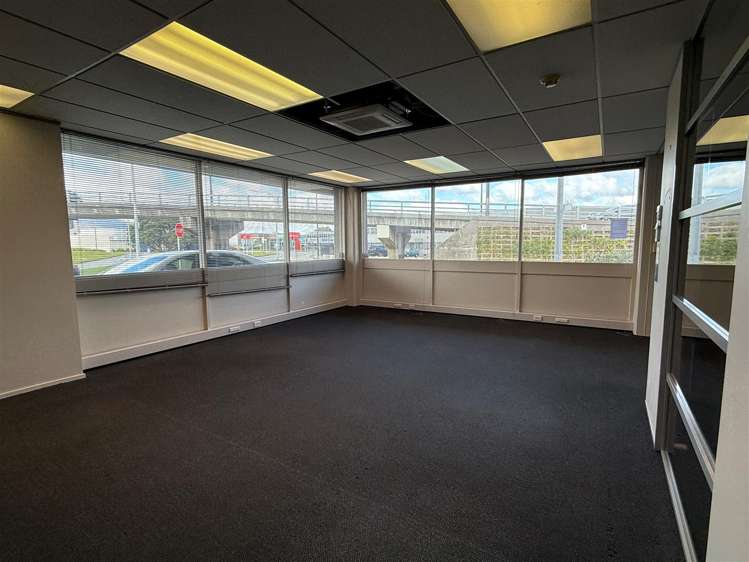 Unit E, 31 Railway Avenue Alicetown_5