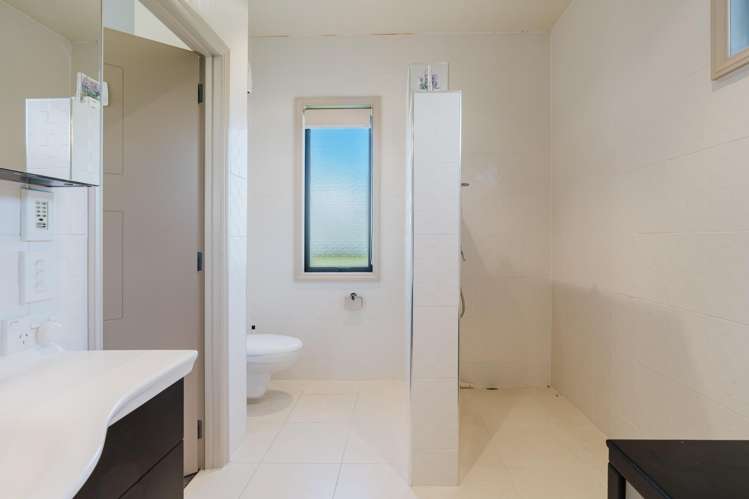 136 Lake Crescent Hamilton Lake_16