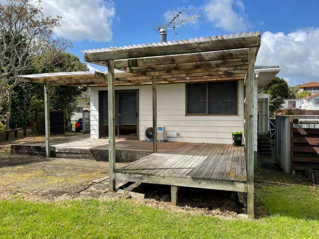 Charming Older Residence in Bucklands Beach