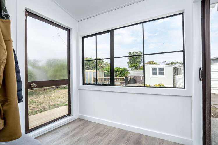 12 William Benton Street Featherston_16