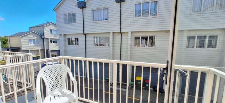 4/51 Henderson Valley Road 11401_14
