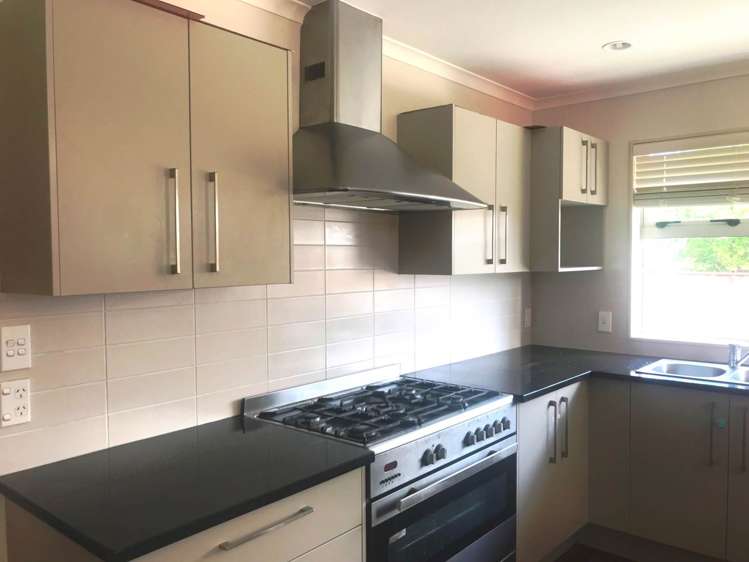 8 Gibbston Crescent Flat Bush_2