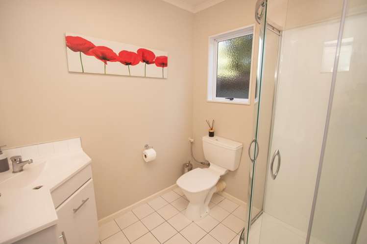 175 Middle Road Allenton_14