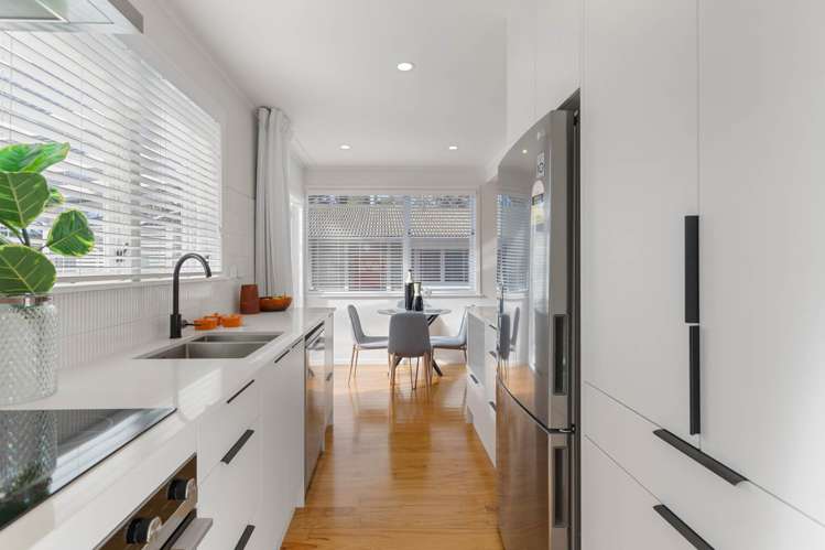 8 Surat Place Glen Eden_16