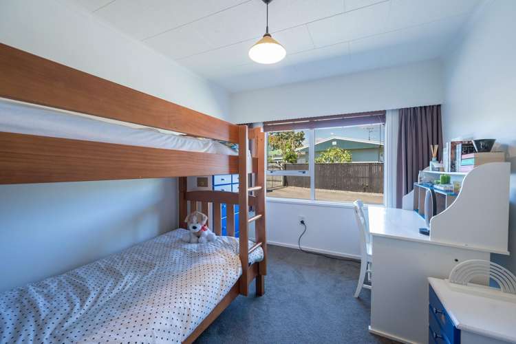 10 Neale Avenue Stoke_19