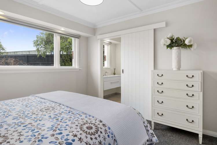 75 Easther Crescent Kew_10