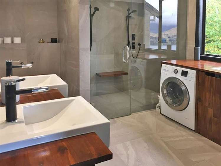 20 Lochy Road Fernhill/Sunshine Bay_8