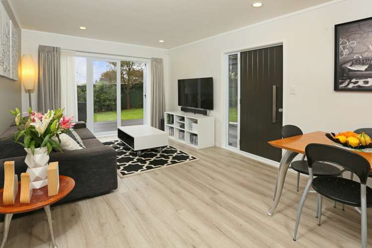 1/24 Abbotleigh Avenue Te Atatu Peninsula_0