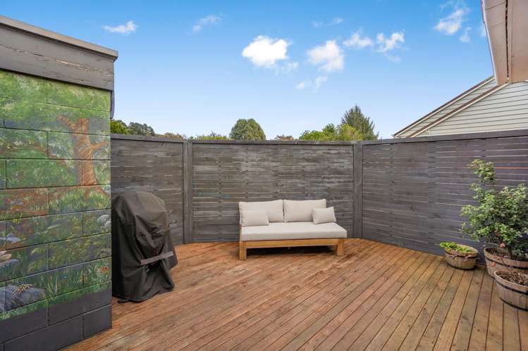 1/195 Whites Line East Waiwhetu_12