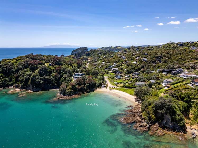 9 Empire Avenue Enclosure Bay_14