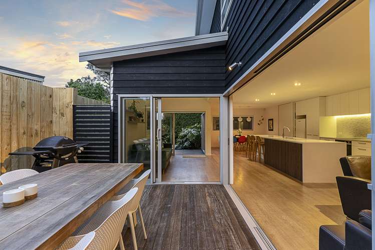 216 Riverside Avenue Point England_11