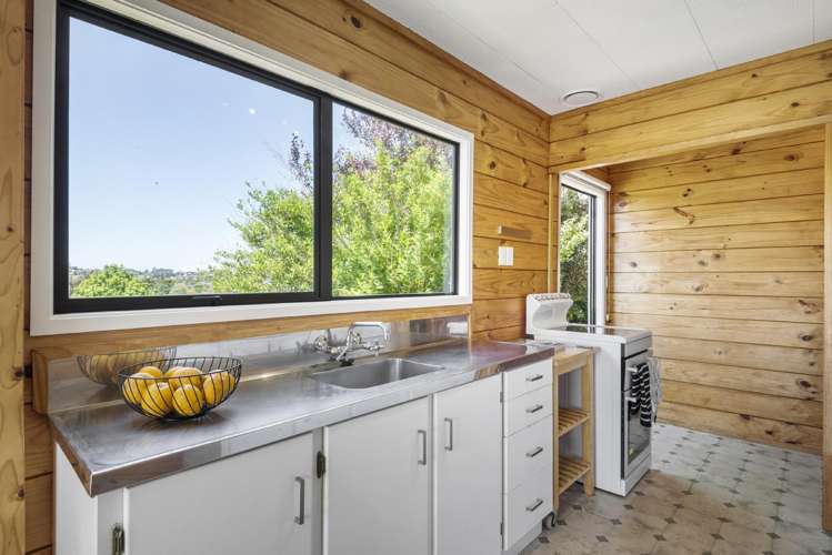 1/8 Camilla Grove Totara Vale_10