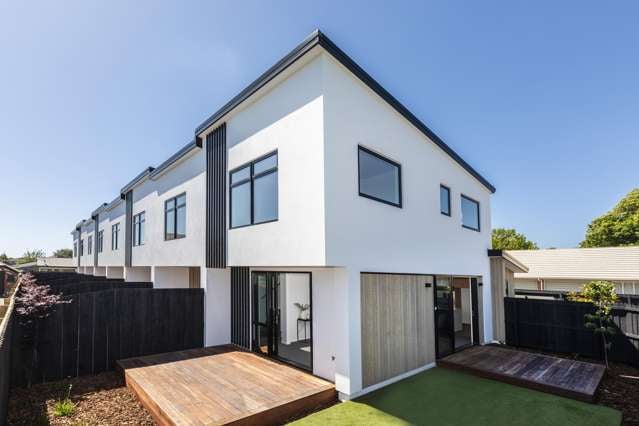 Private townhouses with car parks