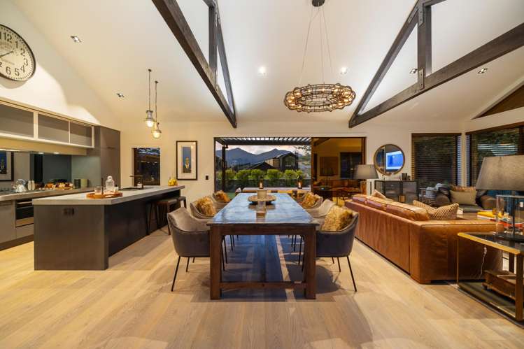 7 Reading Court Jacks Point_13