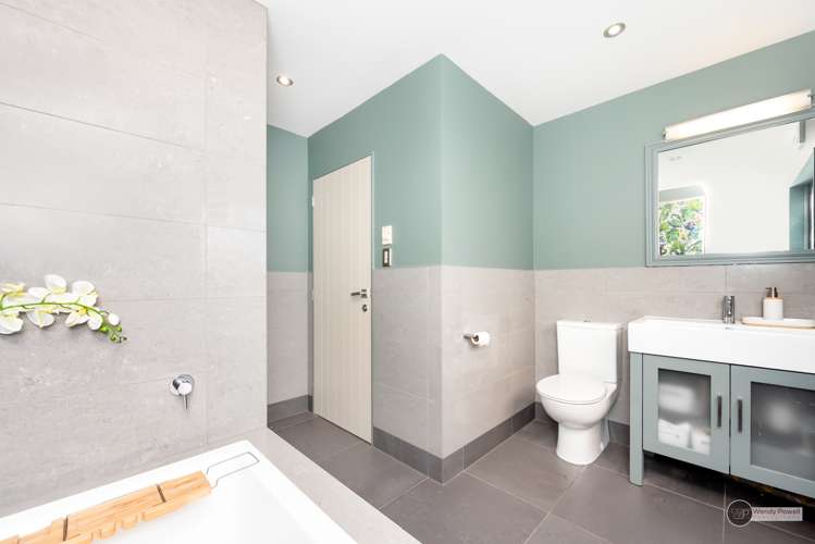 4 Singers Road Korokoro_17