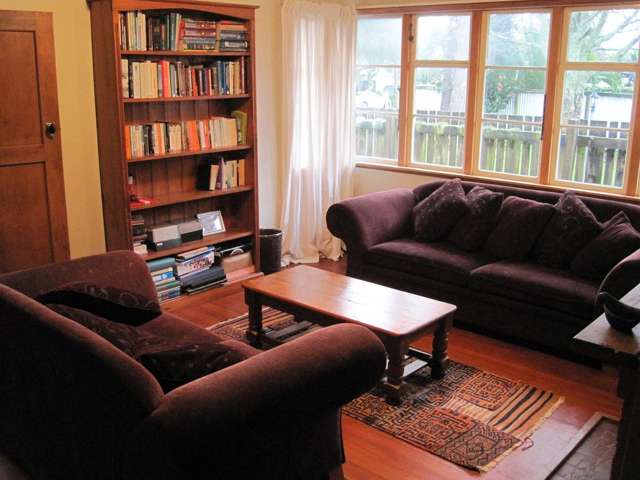 Large homely 4 bedroom house close to amenities