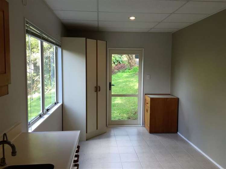 834 West Coast Road Waiatarua_5