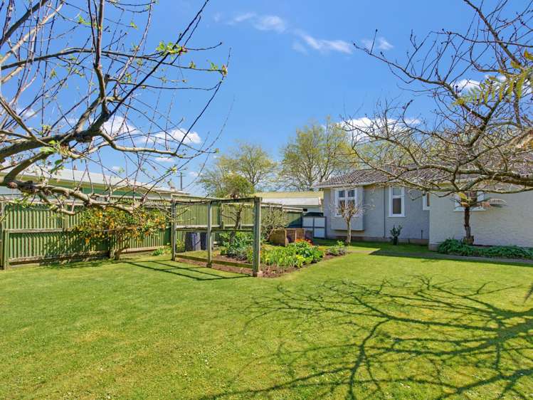 23 Godwin Crescent College Estate_32