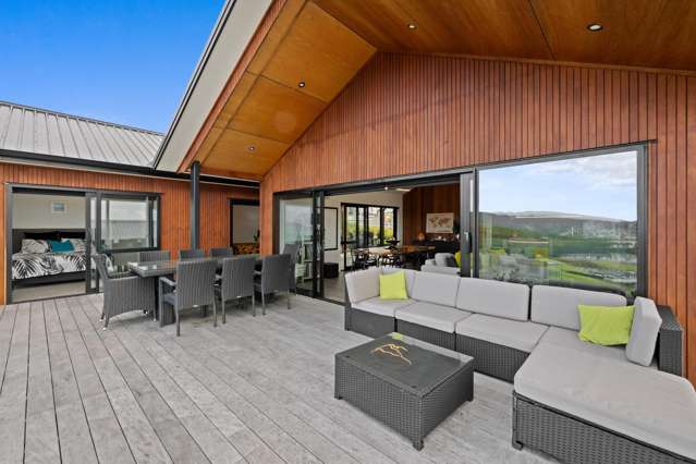 Stunning views. Contemporary design. Classy casual