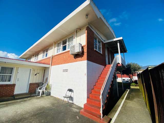 Easy Living in Otahuhu - Lawns & Water Included