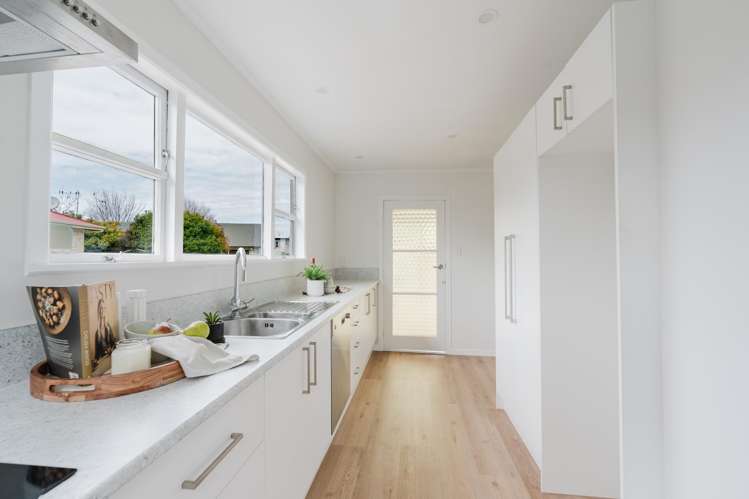 35 Lake Crescent Hamilton Lake_6