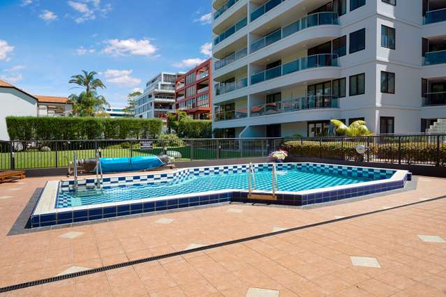 BEACHSIDE RESORT LIFE - MON DESIR