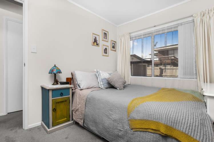 2/58 Challen Close Conifer Grove_6