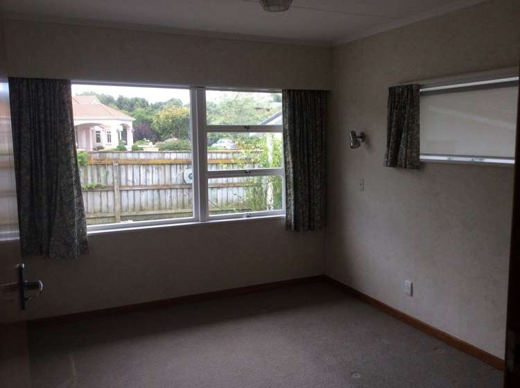 8 Eaton Crescent Otamatea_9