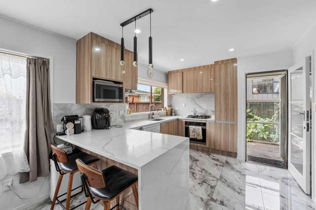 BRICK & TILE + MODERN RENOVATION + PRIME PAPAT...