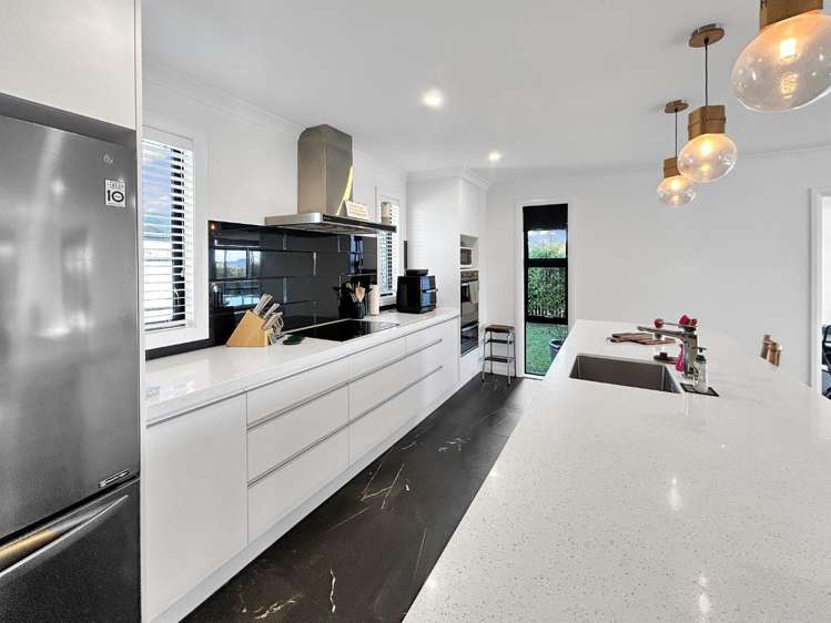 2 Gibraltar Way 10930_1
