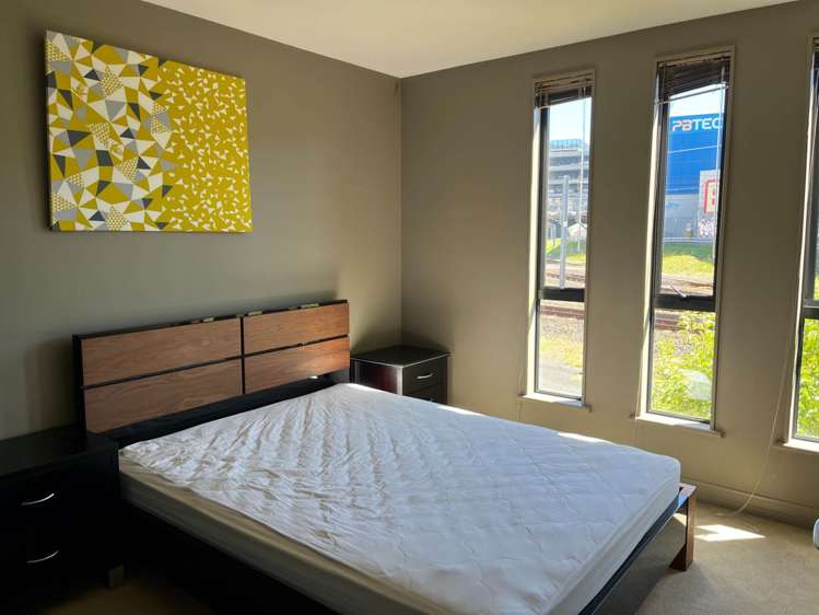 2f/5 Furneaux Way Remuera_5