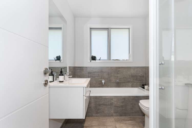 101 Ballintoy Park Drive Welcome Bay_14