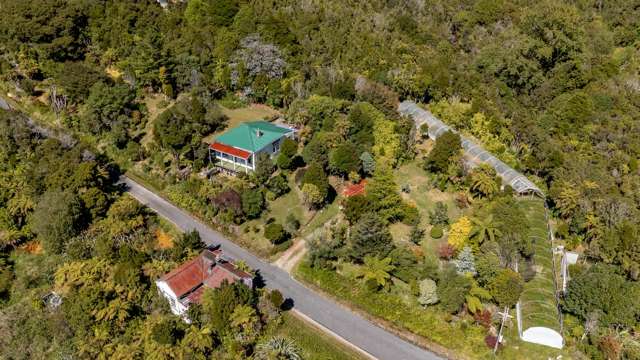 Gardeners Paradise, Expansive Sections!