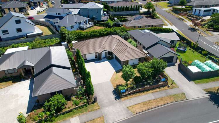 64 Farnborough Drive Grandview Heights_21