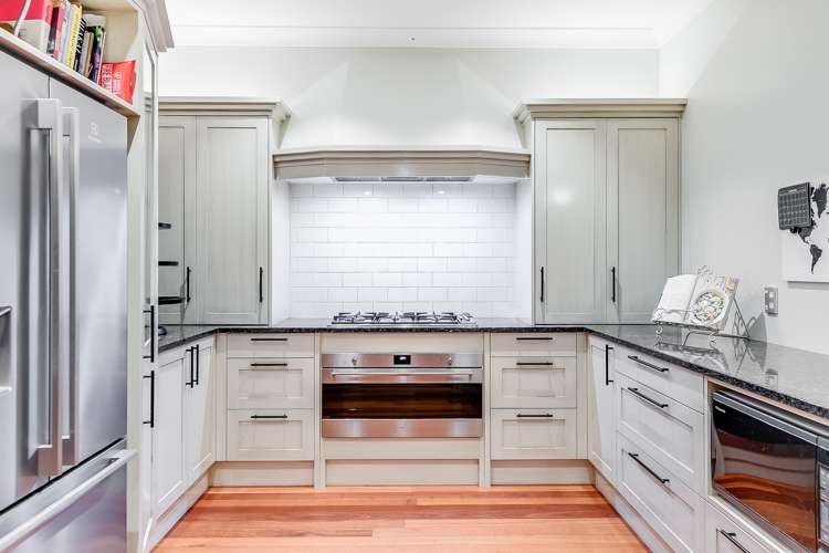 145 Lake Crescent Hamilton Lake_10