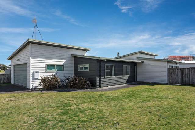 Modern Coastal Living in Waiotahe Drifts