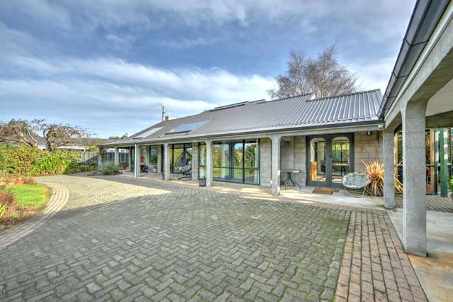 Private family haven with exceptional garage space