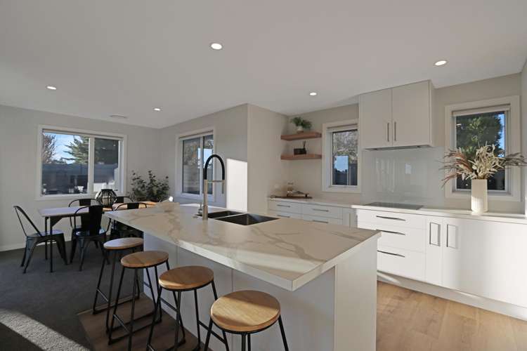 247 Racecourse Road_2