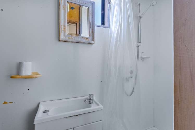 65 M Greenwood Road Leigh_19