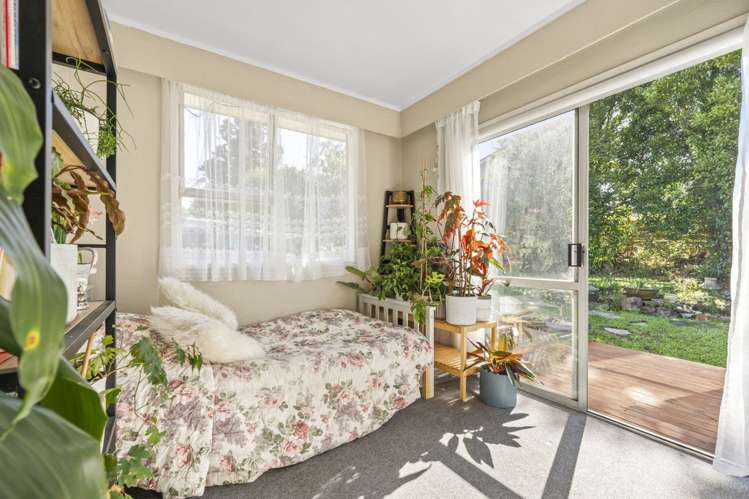 13 Helleur Road Massey_11