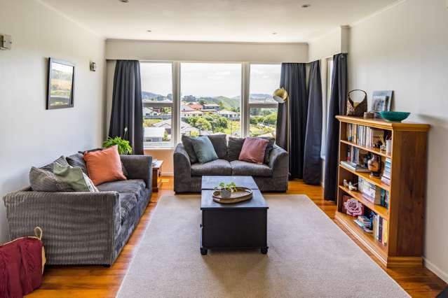 19 Kahikatea Grove Paparangi_1